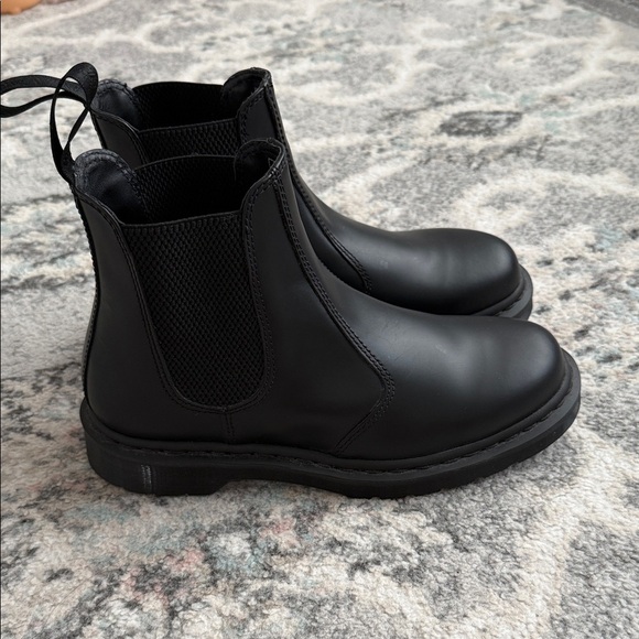 Dr. Martens Side Gore Chelsea Boots Black Leather Pull On